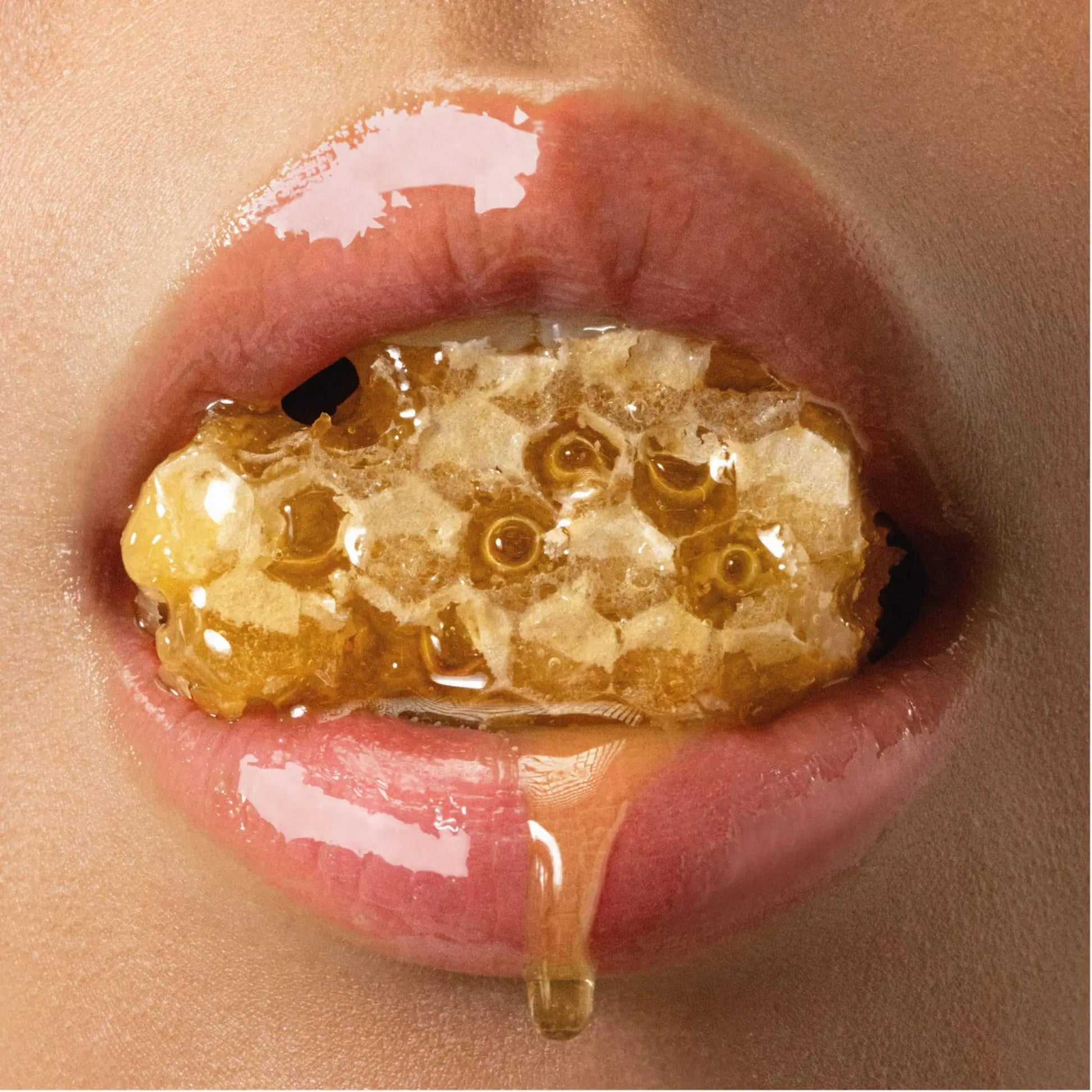 Блеск для губ Gisou — Honey Infused Hydrating Lip Oil / Honey Gold Findy Uzbekistan