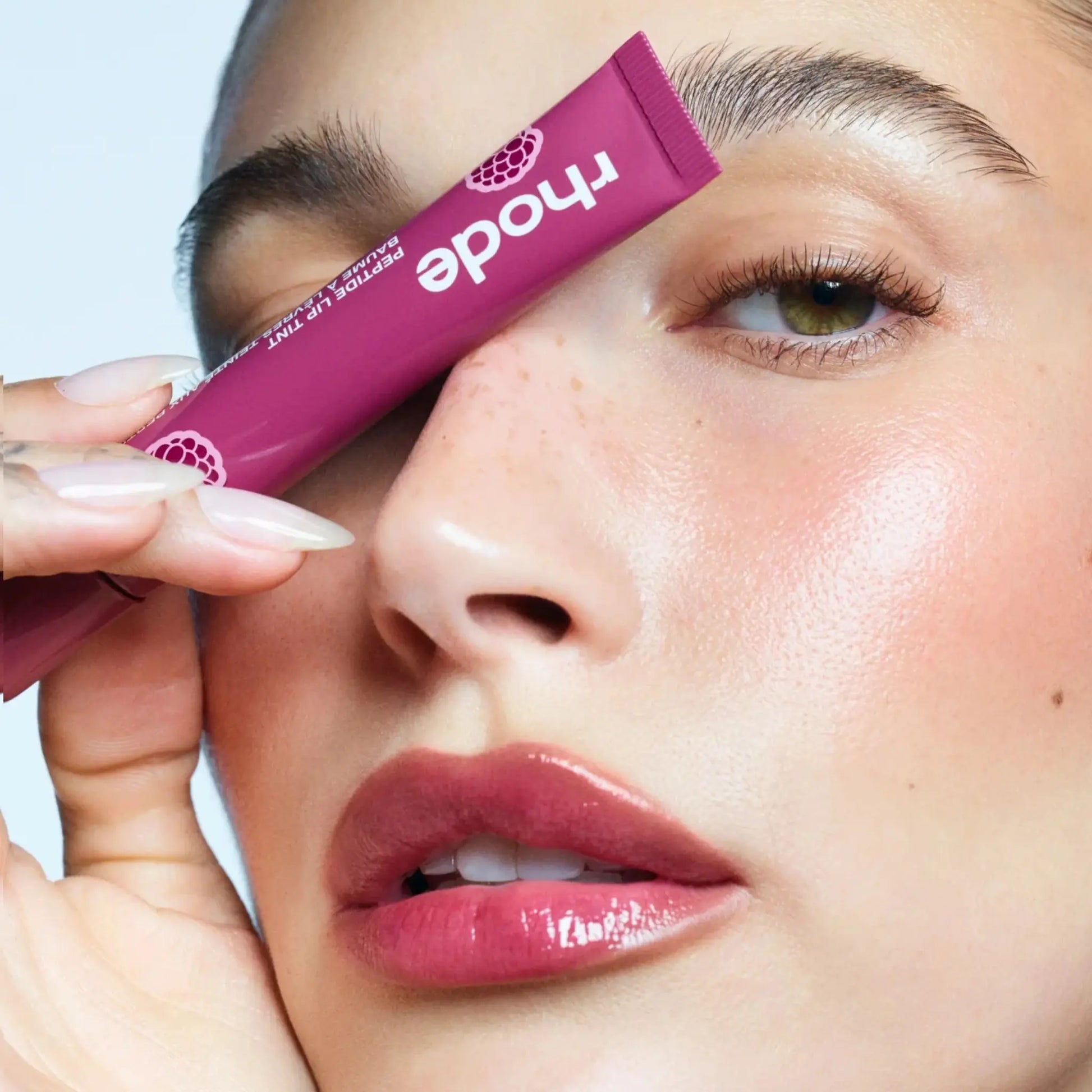 Блеск для губ / rhode Limited Edition Scented Peptide Lip Tint Nourishing Glaze / Raspberry Jelly rhode