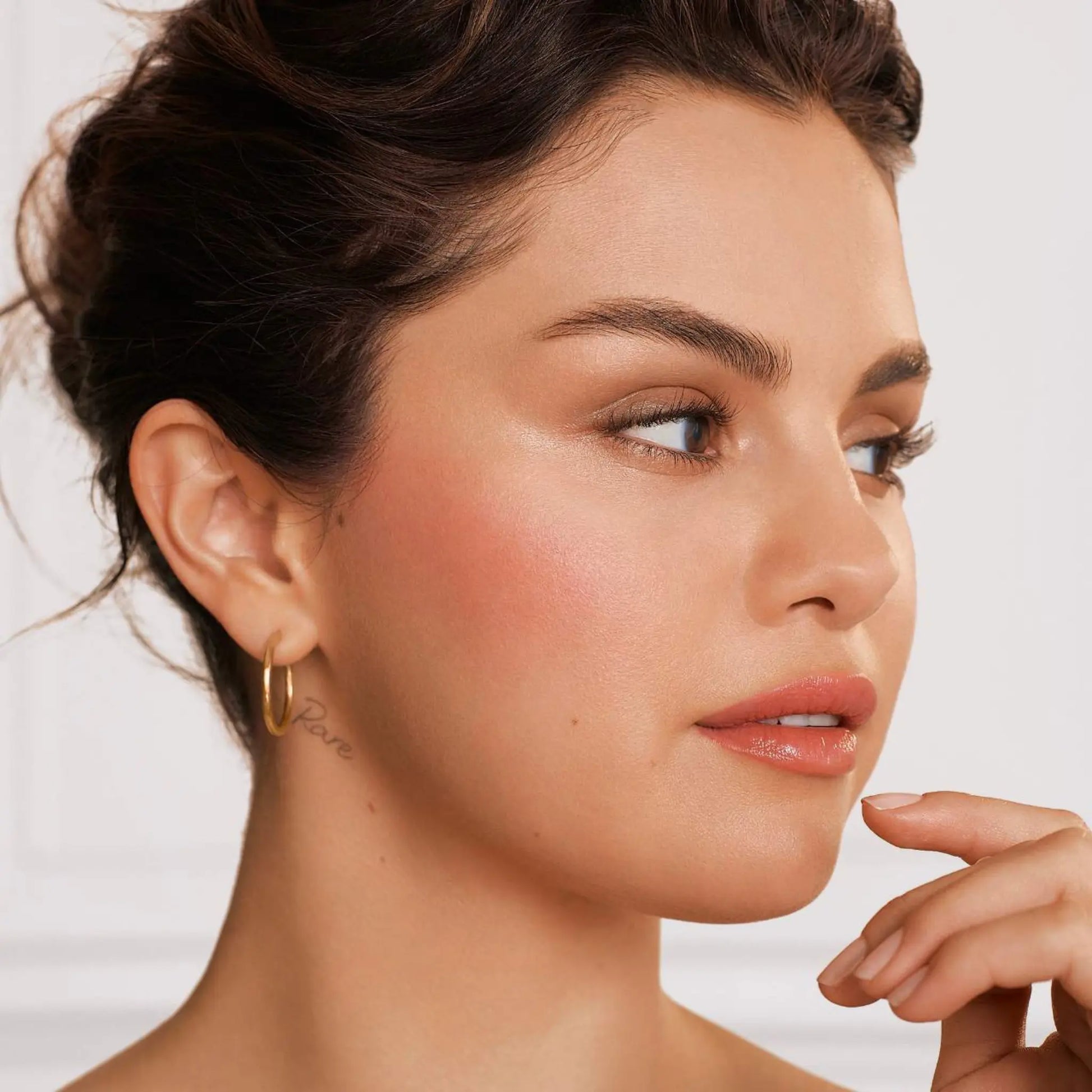 Хайлайтер Rare Beauty — Positive Light Liquid Luminizer / Exhilarate Findy Uzbekistan