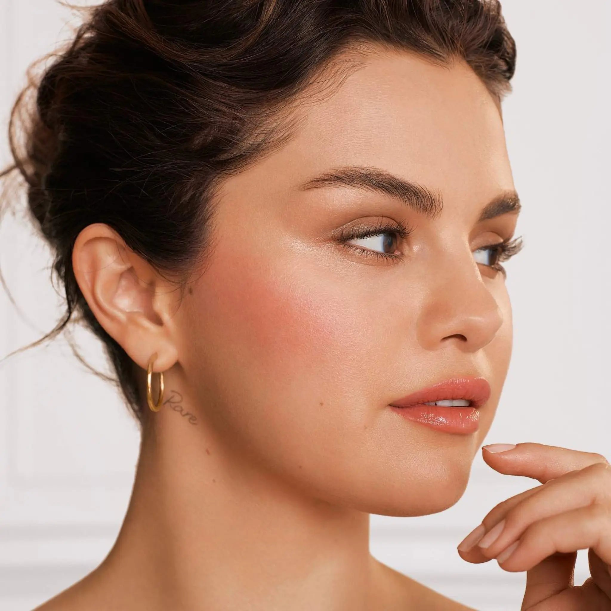 Хайлайтер Rare Beauty — Positive Light Liquid Luminizer / Exhilarate Findy Uzbekistan