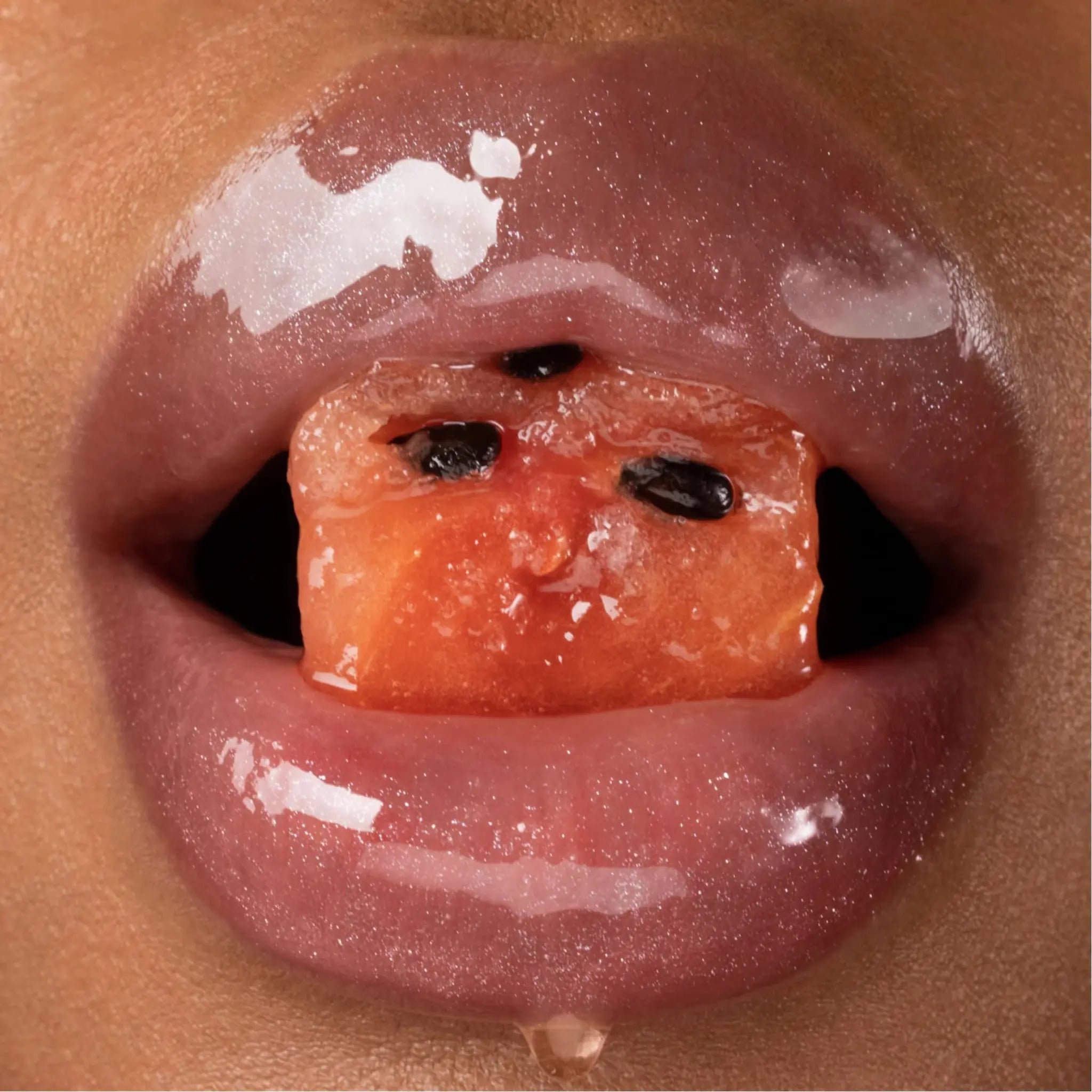 Масло для губ Gisou — Honey Infused Hydrating Lip Oil / Watermelon Sugar Findy Uzbekistan