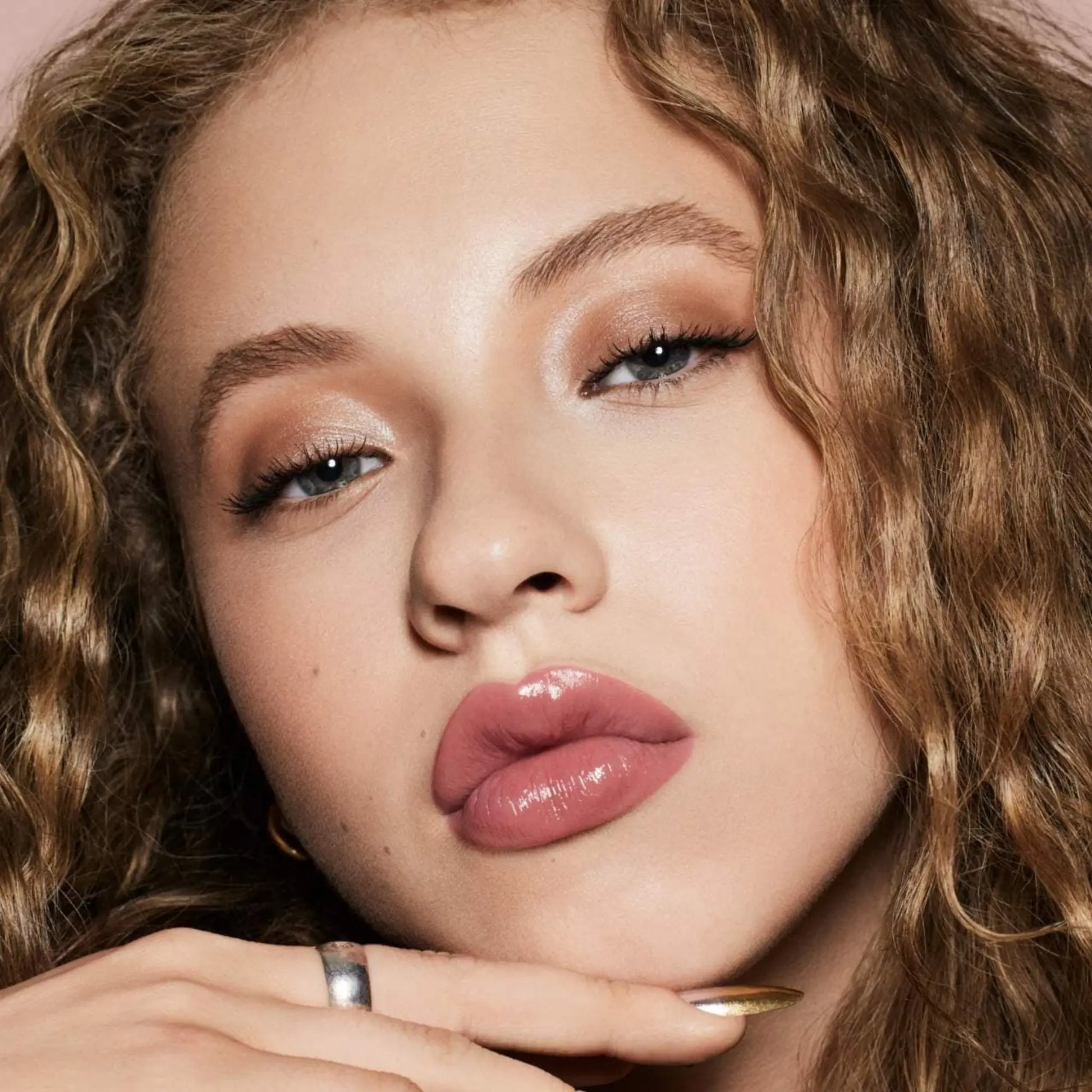 Помада Fenty Beauty — Gloss Bomb High-Shine Stick / Is it Fu$$y Findy Uzbekistan