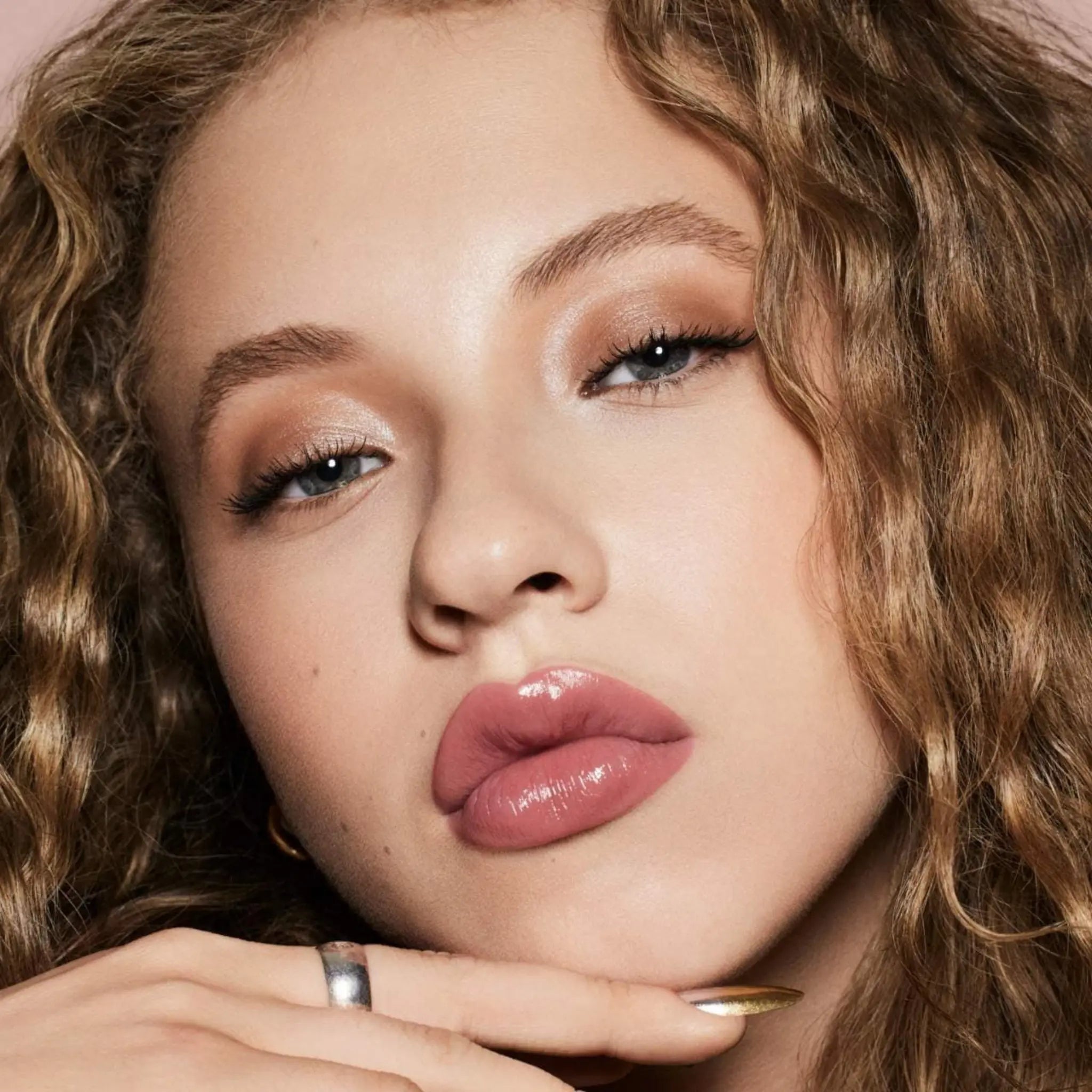 Помада Fenty Beauty — Gloss Bomb High-Shine Stick / Is it Fu$$y Findy Uzbekistan