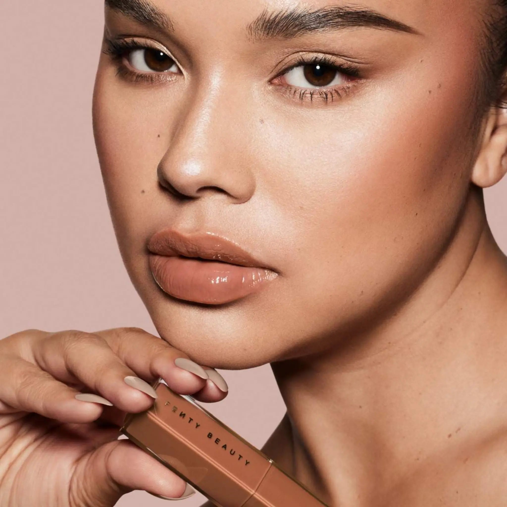Помада Fenty Beauty — Gloss Bomb High-Shine Stick / Sorta $elfish Findy Uzbekistan