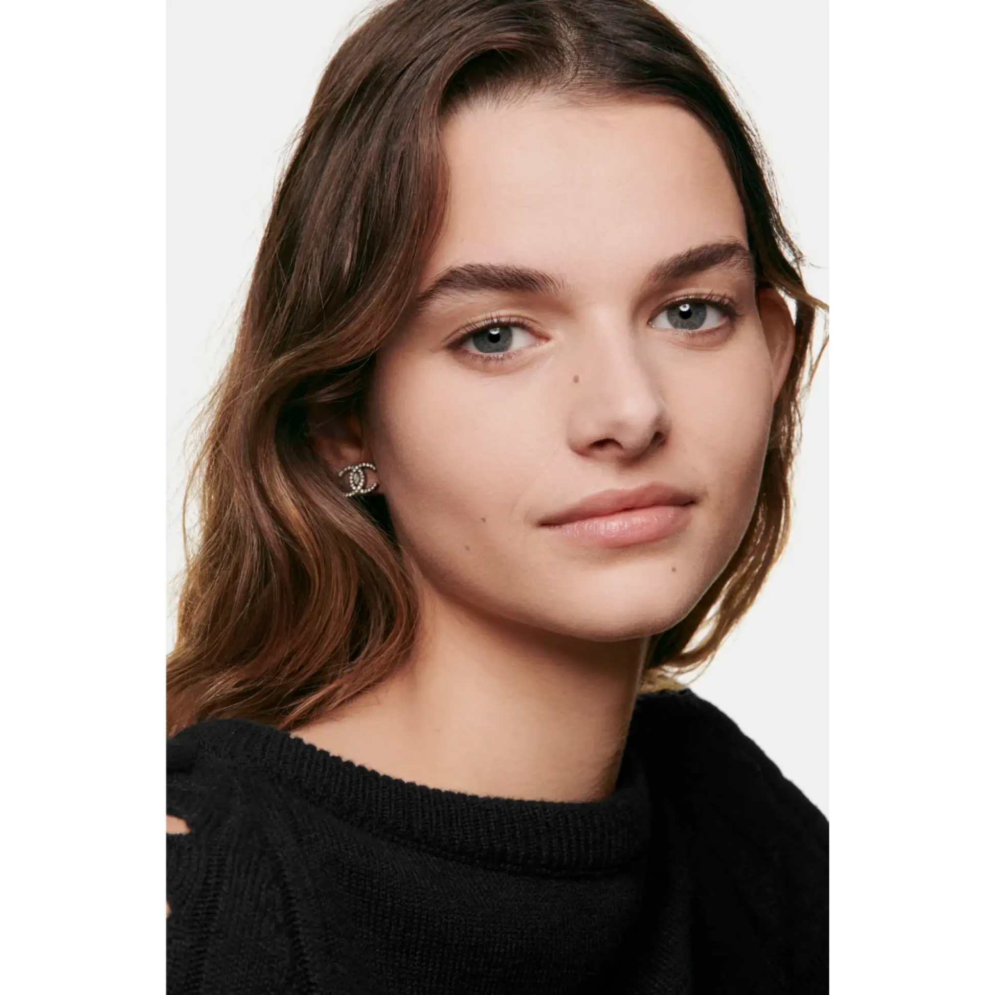 Пудра рассыпчатая Chanel — Poudre Universelle Libre Natural Finish Loose Powder / 20 Clair Findy Uzbekistan