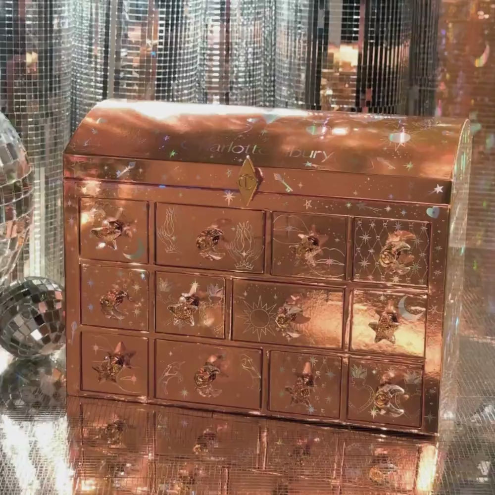 Загрузить видео: Адвент-календарь Charlotte’s Beauty Treasure Chest / 12 продуктов